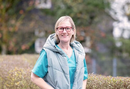 Frau Dine von den Seniorendiensten. 
